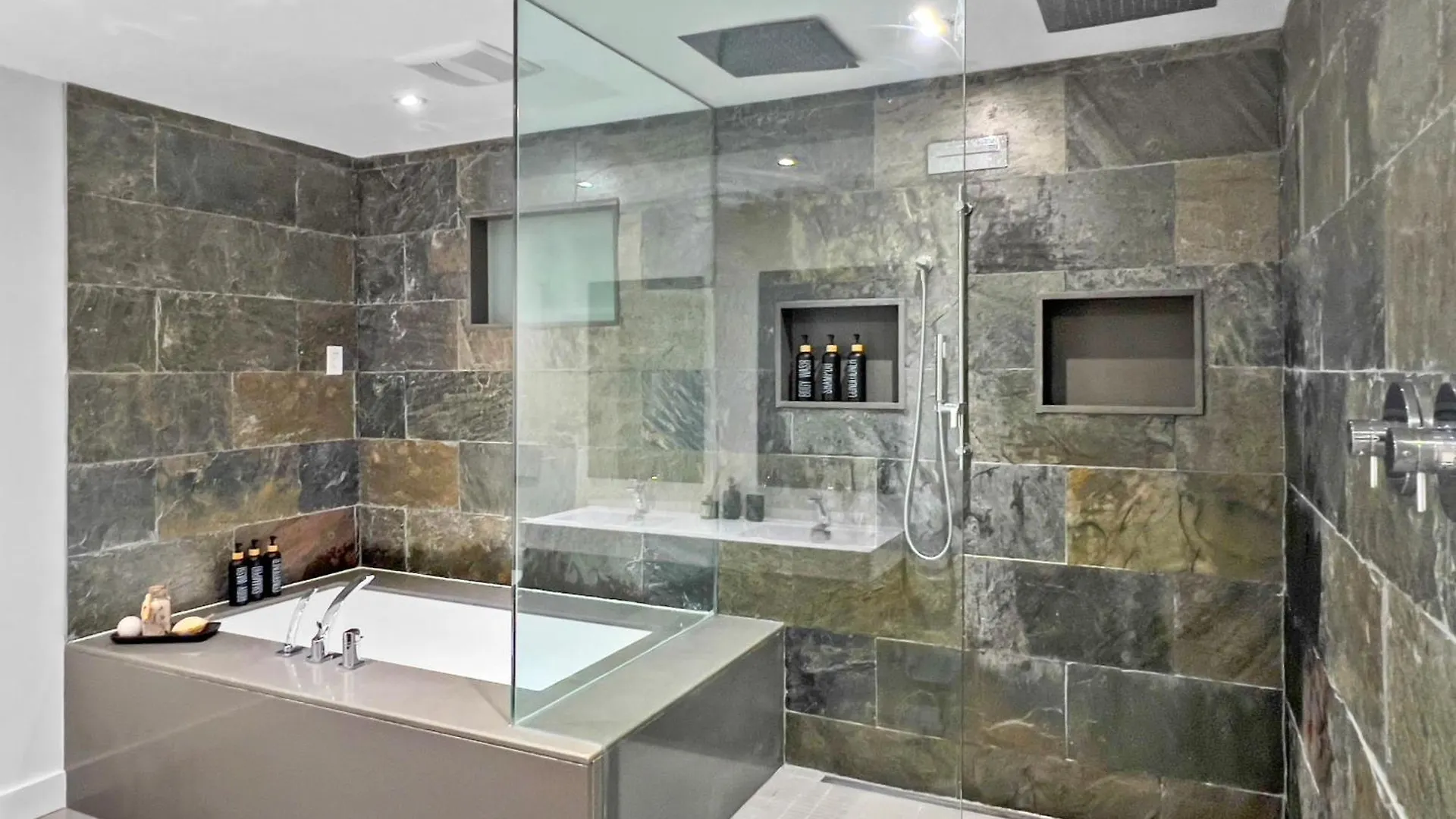 Hot Tub Haven Villa Toronto